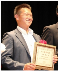 やぶ医者大賞受賞時の次田展之さん。